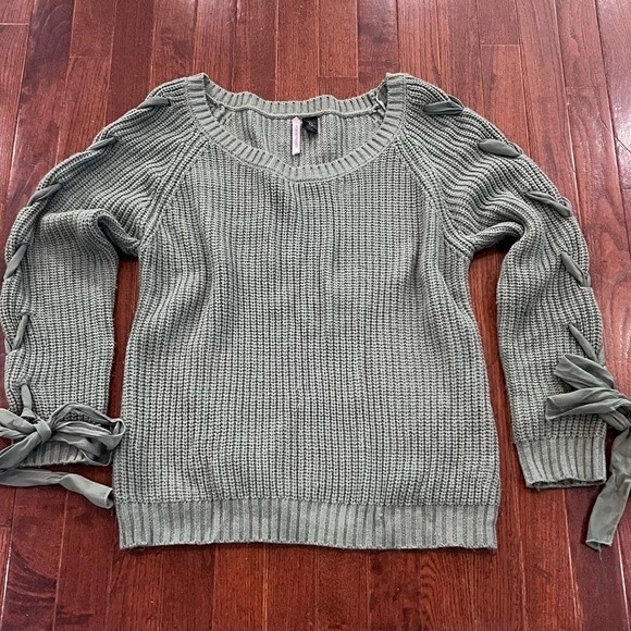 Nordstrom Love by Design lace up sleeve sage green sweater size large - Picture 1 of 5